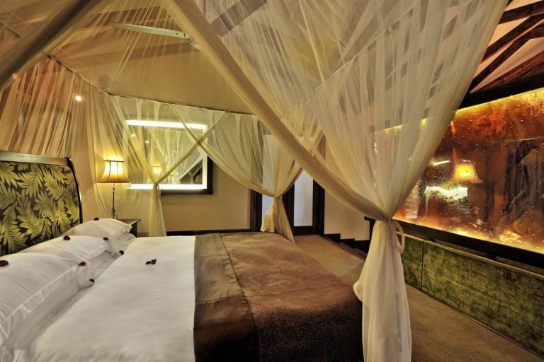arusha-coffee-lodge-room-plantation-interior-1.jpeg